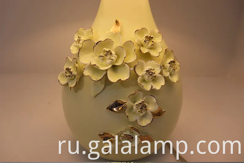 Элегантная золотая керамическая настольная лампа для спальни и гостиной